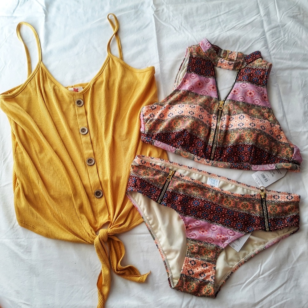 MSRP 59$- M/L Bundle Summer Wear